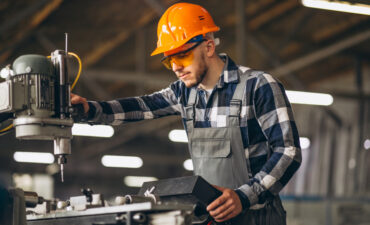 Invista em Máquinas Industriais com Lances Estratégicos e Seguros