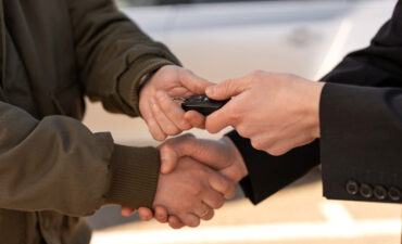 Dê Lances em Veículos Online em Santos: Garanta Seu Carro com Economia